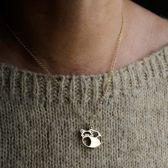 collier panda roux porté femme or chaîne